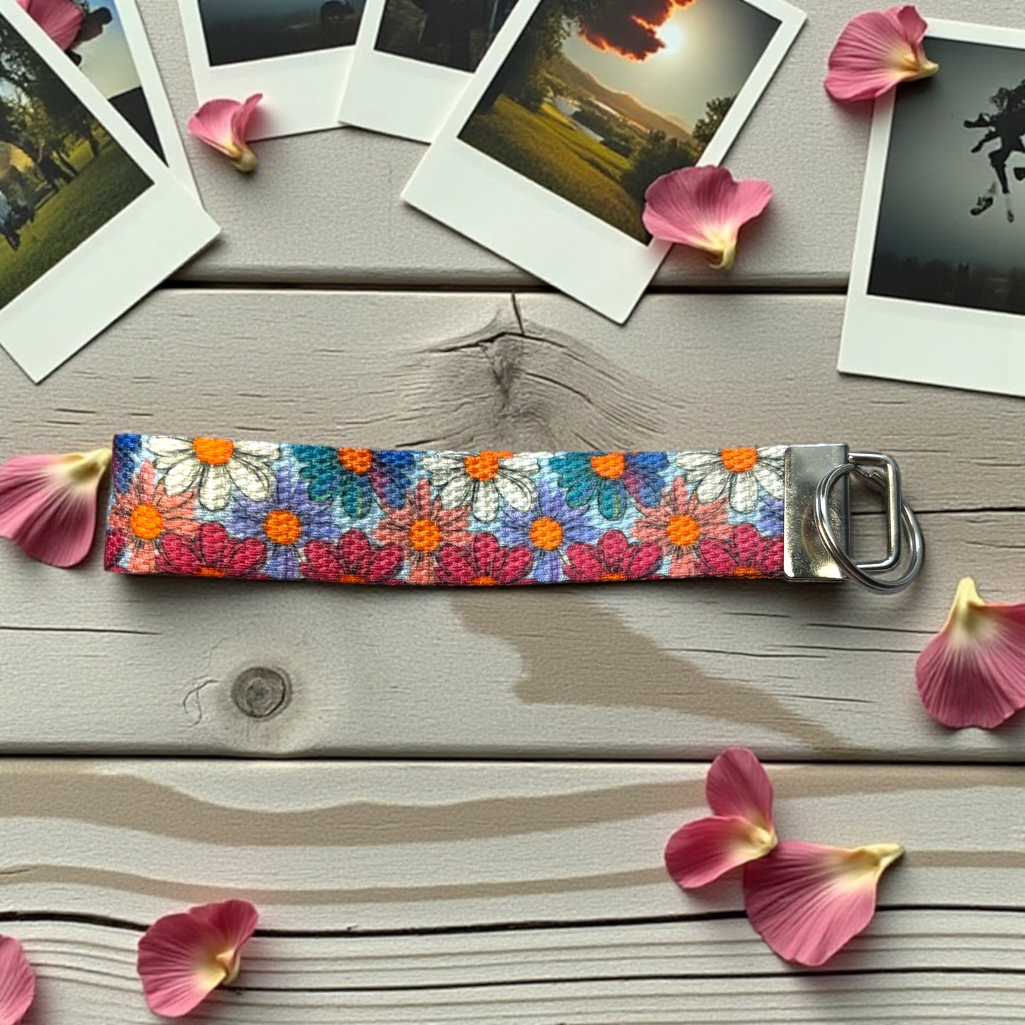 Floral Wristlet Keychain | Daisy Bloom